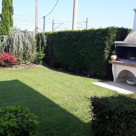 Luxurious Independent And Garden بيت للعطل ليبتوكاريا