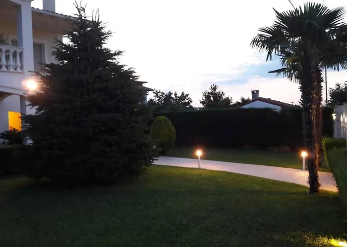 Luxurious Independent And Garden * Leptokaryá